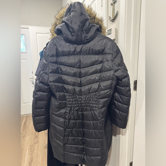 Women's Black Puffer Coat with Faux Fur Hood - Picture 2 of 8